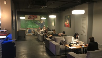 Основной зал в Hookie Cloudz